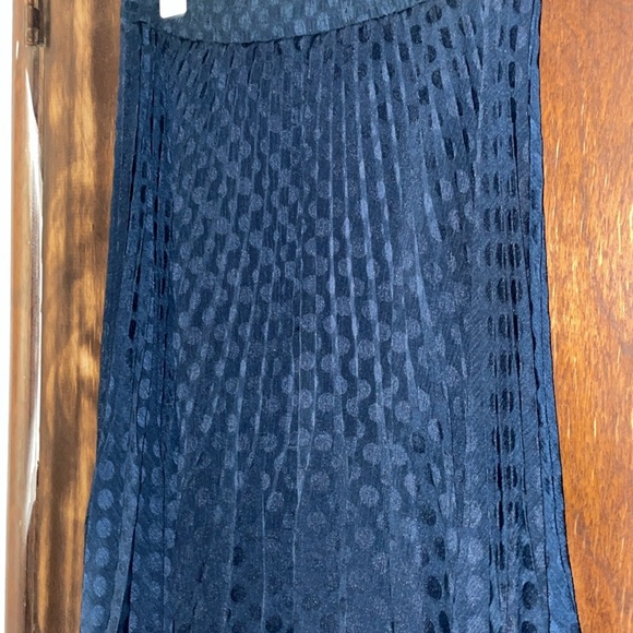 Max Studio navy maxi pleated skirt - Picture 3 of 6